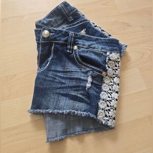 Almost Famous Demin Shorts With White Lace Trim Size 9